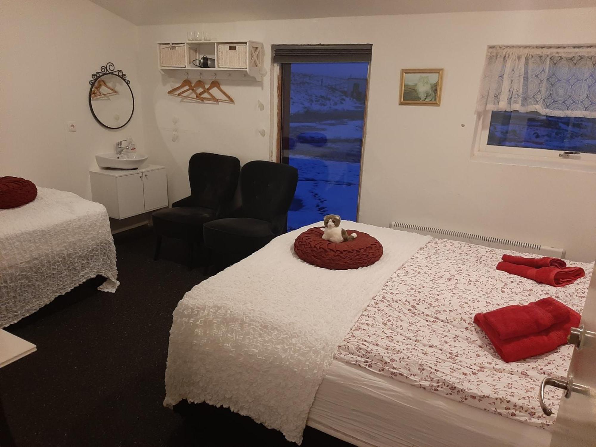 Guesthouse Hólmur Buitenkant foto